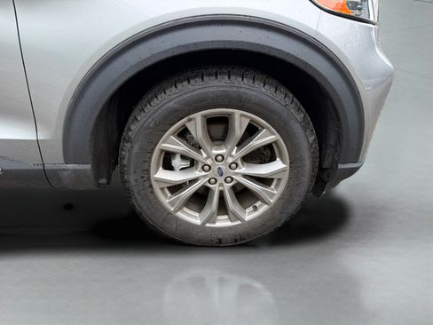 Used 2022 Ford Explorer XLT w/ Equipment Group 202A AWD/4WD image 28
