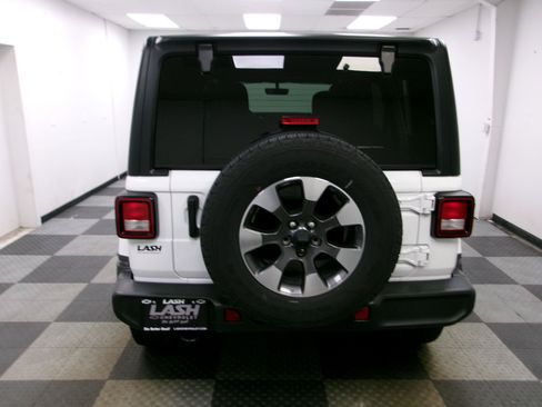 Used 2022 Jeep Wrangler Unlimited Sahara w/ Cold Weather Group AWD/4WD image 11