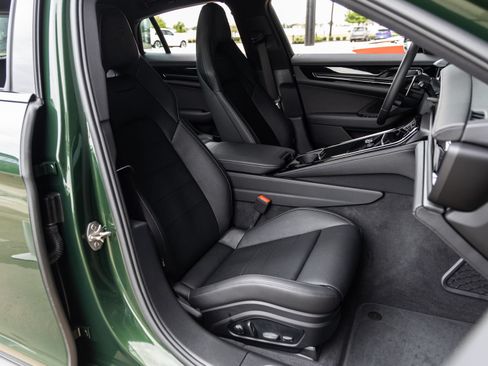 Used 2025 Porsche Panamera image 46