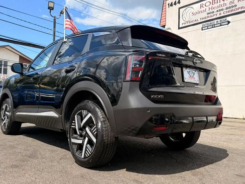 Used 2025 Nissan Kicks SV FWD image 8