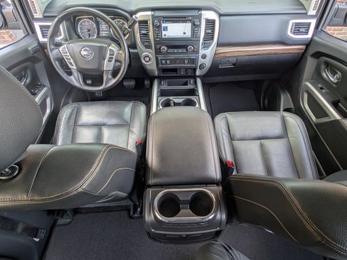 Used 2018 Nissan Titan SL image 22