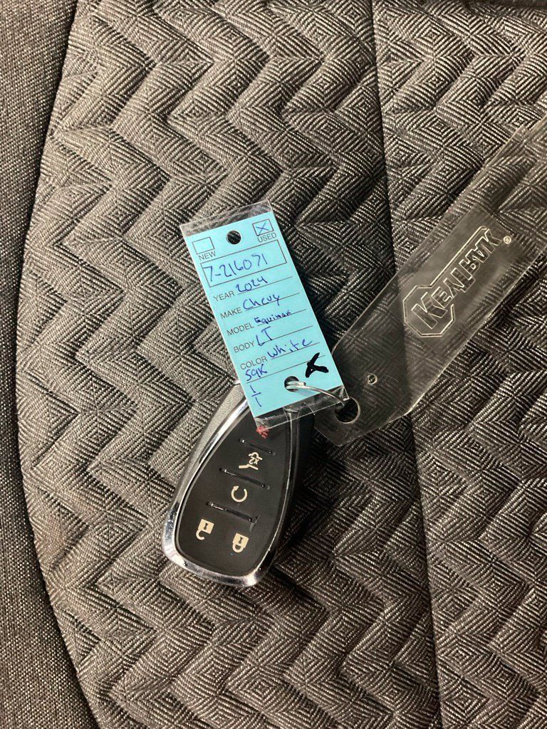 Used 2024 Chevrolet Equinox LT AWD/4WD image 39