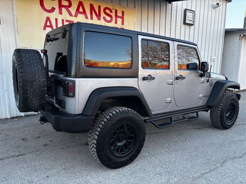 Used 2015 Jeep Wrangler Unlimited Rubicon w/ Connectivity Group AWD/4WD image 3