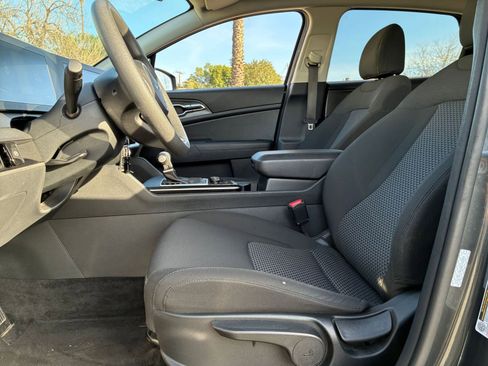 Used 2025 Kia Sportage LX image 27