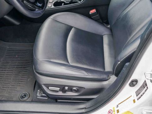 Used 2021 Toyota Prius Prime Limited w/ Carpet Mat Package (TMS) FWD image 19