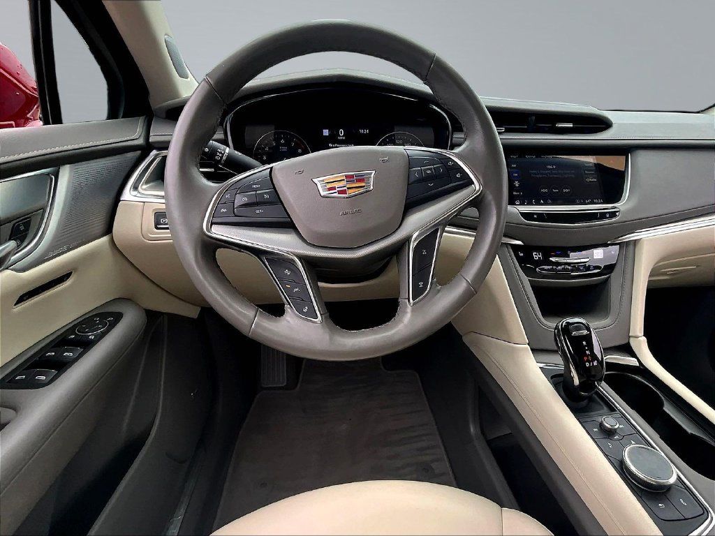 Used 2023 Cadillac XT5 Premium Luxury w/ Technology Package FWD image 10