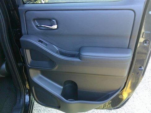 Used 2024 Nissan Frontier SL w/ Technology Package image 19