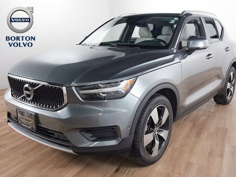 Used 2019 Volvo XC40 T5 Momentum AWD/4WD image 1