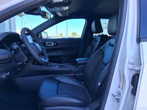 New 2026 Jeep Compass Latitude image 19