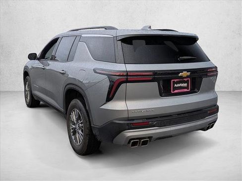 Used 2025 Chevrolet Traverse LT image 6