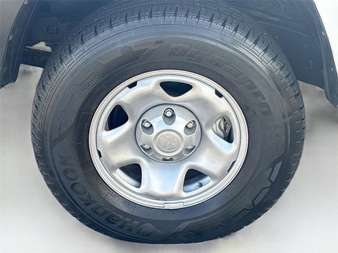 Used 2020 Toyota Tacoma SR image 30