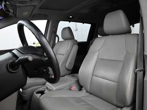 Used 2016 Honda Odyssey Touring Elite image 5