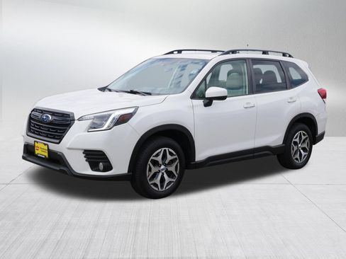 Used 2023 Subaru Forester Premium AWD/4WD image 3