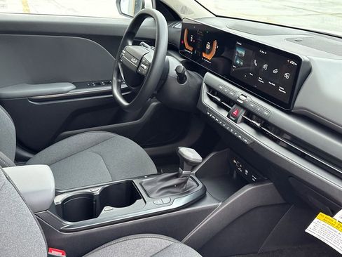 New 2025 Kia K4 LXS image 8