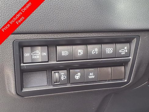 Used 2024 Toyota Tundra Limited AWD/4WD image 30