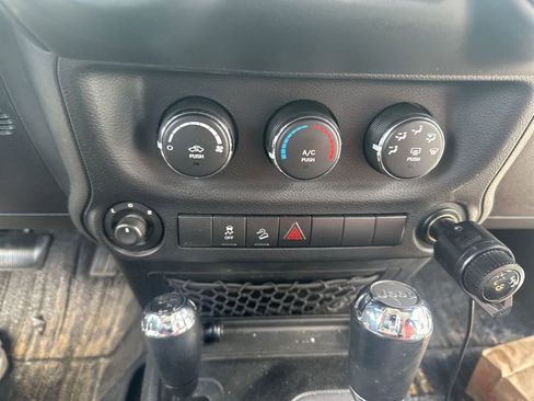 Used 2011 Jeep Wrangler Sport AWD/4WD image 14