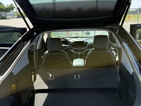 Used 2018 Chevrolet Volt LT w/ Comfort Package image 18