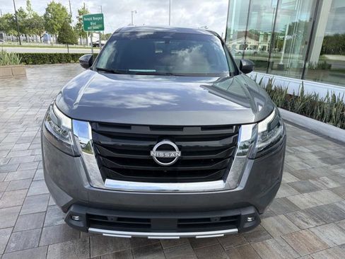 Used 2022 Nissan Pathfinder Platinum w/ Cargo Package AWD/4WD image 6