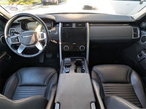 Used 2024 Land Rover Discovery S image 8