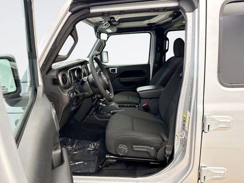 Used 2023 Jeep Gladiator Sport AWD/4WD image 10