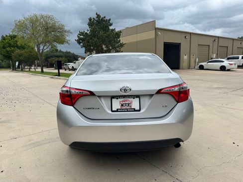 Used 2016 Toyota Corolla LE FWD image 3