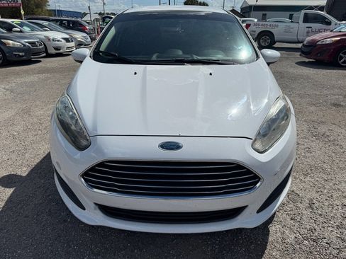 Used 2017 Ford Fiesta SE image 3