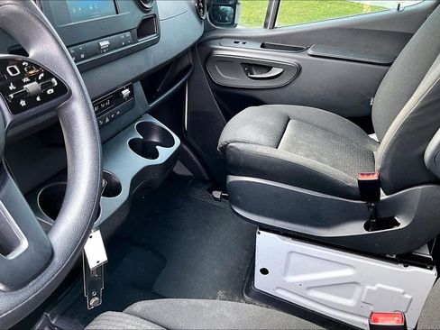 Used 2023 Mercedes-Benz Sprinter 2500 image 11