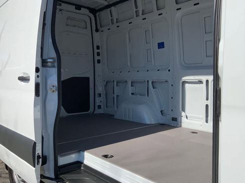 Used 2025 Mercedes-Benz Sprinter 2500 image 17