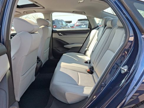 Used 2018 Honda Accord EX image 10