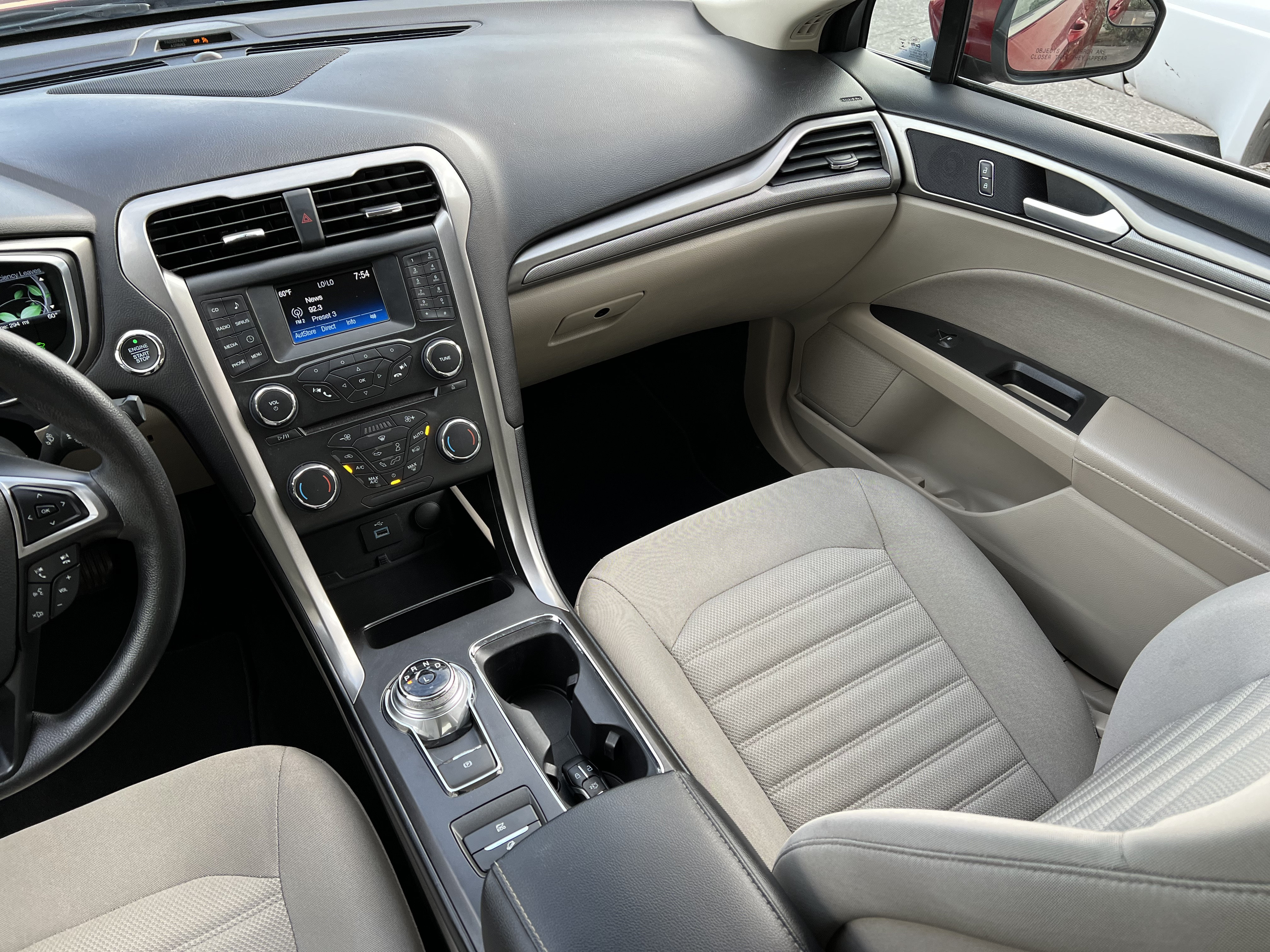 Used 2018 Ford Fusion SE FWD image 12
