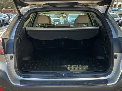 Used 2020 Subaru Outback Limited image 24