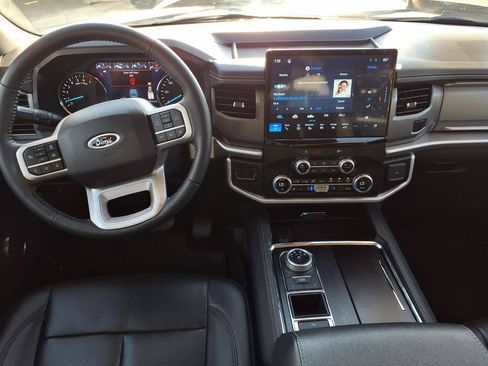 Used 2024 Ford Expedition XLT RWD image 13