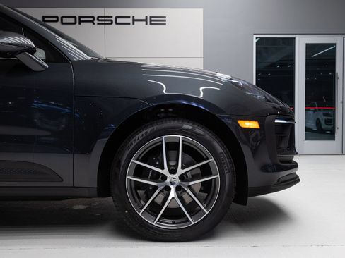 Certified 2026 Porsche Macan AWD/4WD image 11