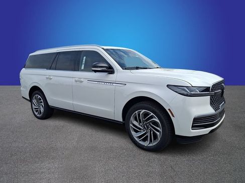 New 2026 Lincoln Navigator L Reserve AWD/4WD image 2