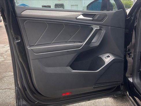 Used 2022 Volkswagen Tiguan SE image 22