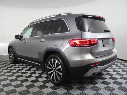 Used 2021 Mercedes-Benz GLB 250 4MATIC image 5