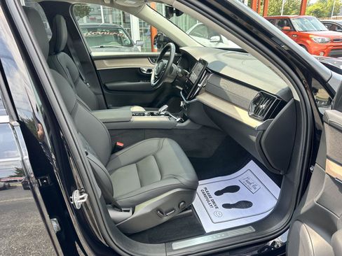 Used 2025 Volvo XC90 B6 Plus AWD/4WD image 8
