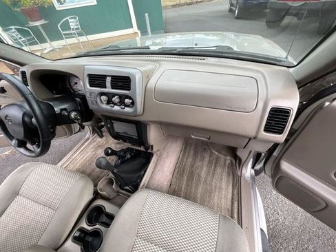 Used 2001 Nissan Frontier SE AWD/4WD image 19