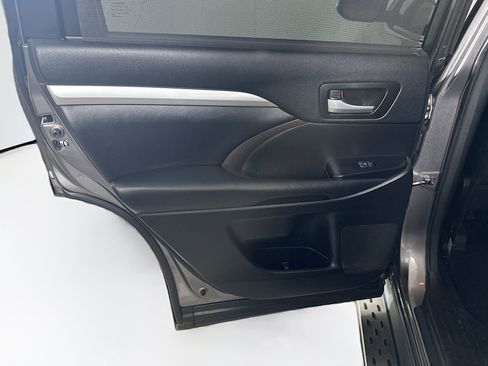 Used 2017 Toyota Highlander XLE image 35