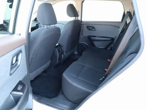 Used 2023 Nissan Rogue S image 17