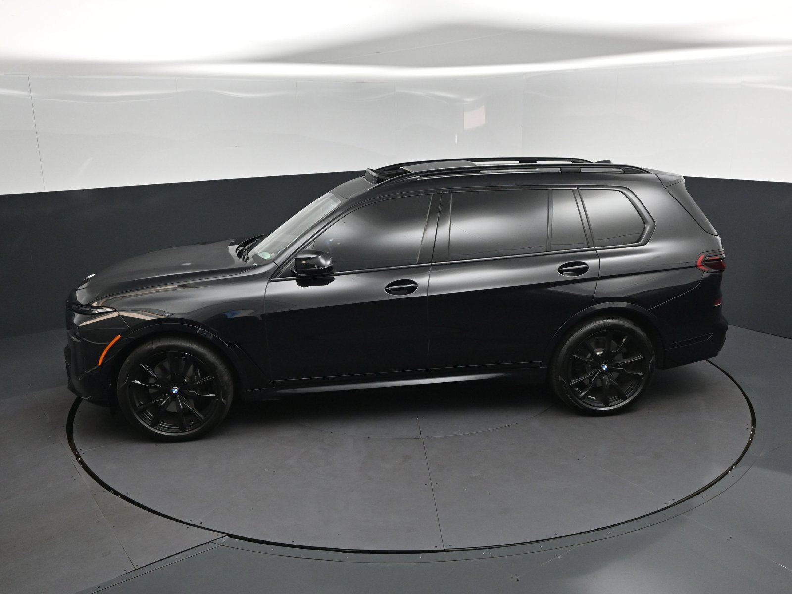 Certified 2026 BMW X7 xDrive40i w/ M Sport Package AWD/4WD image 32