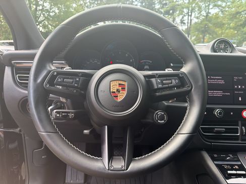 Used 2024 Porsche Macan AWD/4WD image 11