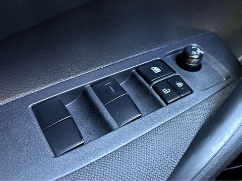 Used 2023 Toyota Corolla LE image 18