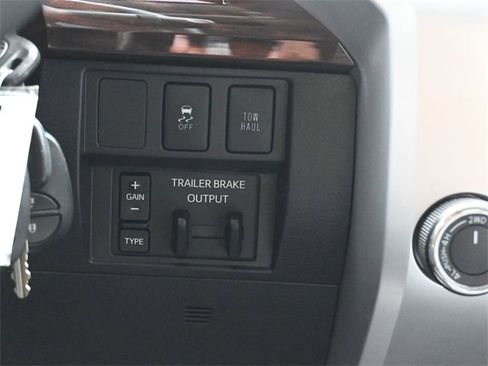 Used 2016 Toyota Tundra Limited image 19