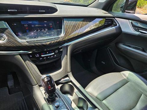 Used 2020 Cadillac XT6 Premium Luxury FWD image 21