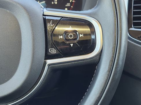 Used 2016 Volvo XC90 T6 Momentum w/ Momentum Plus Package image 29