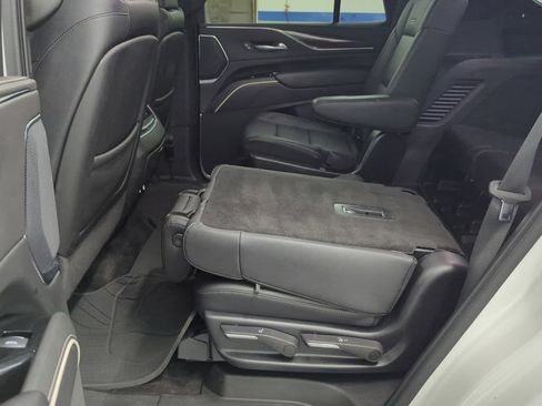 Used 2022 Cadillac Escalade Luxury w/ LPO, Floor Liner Package AWD/4WD image 31