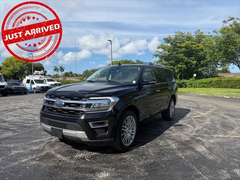 Used 2024 Ford Expedition Limited AWD/4WD image 2