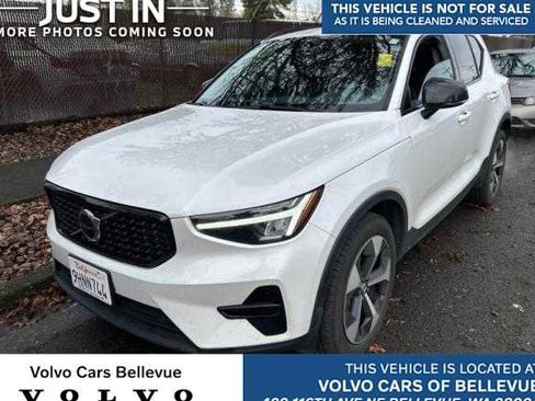 Used 2024 Volvo XC40 B5 Core w/ Protection Package Premier image 1
