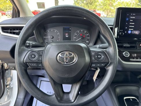 Used 2025 Toyota Corolla LE FWD image 5